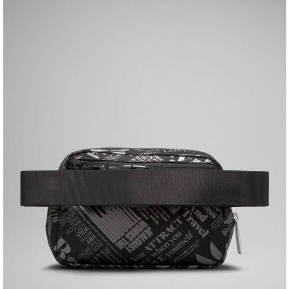 Lululemon Everywhere Belt Bag Manifesto Print Black 1L (Retired) Rare - Picture 3 of 7